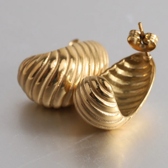13MM 18K Gold Bread Earrings Irregular Spiral - Picture 2 of 4